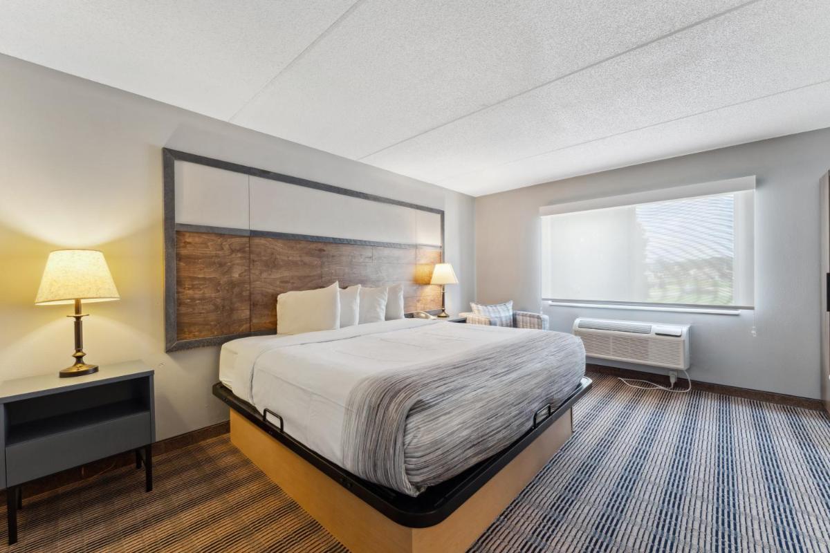 AmericInn by Wyndham Wisconsin Dells - image 7