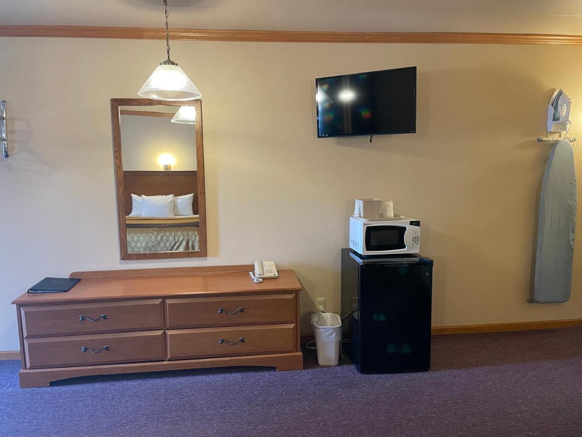 Amber's Inn and Suites - image 2