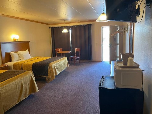Amber's Inn and Suites - image 23