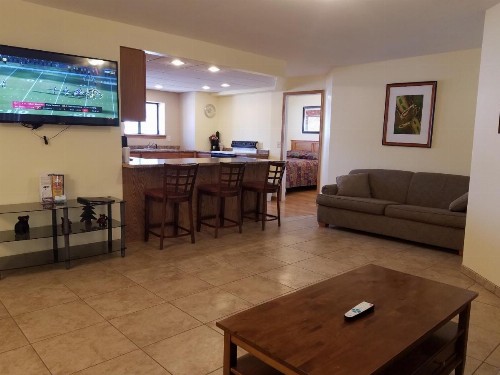 Amber's Inn and Suites - image 3