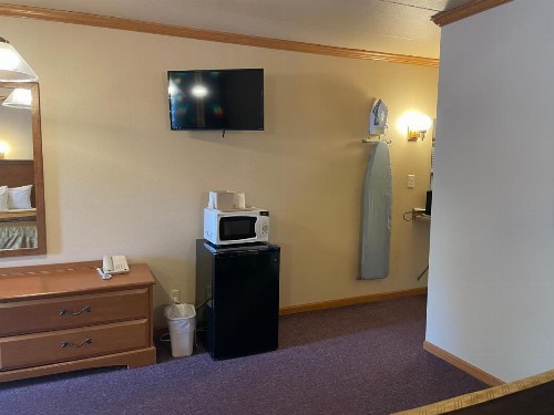 Amber's Inn and Suites - image 32