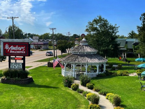 Amber's Inn and Suites - image 36