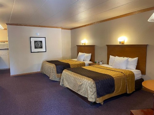 Amber's Inn and Suites - image 37