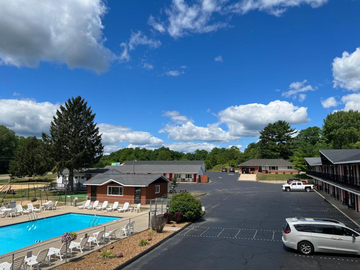 All Star Inn & Suites - main image