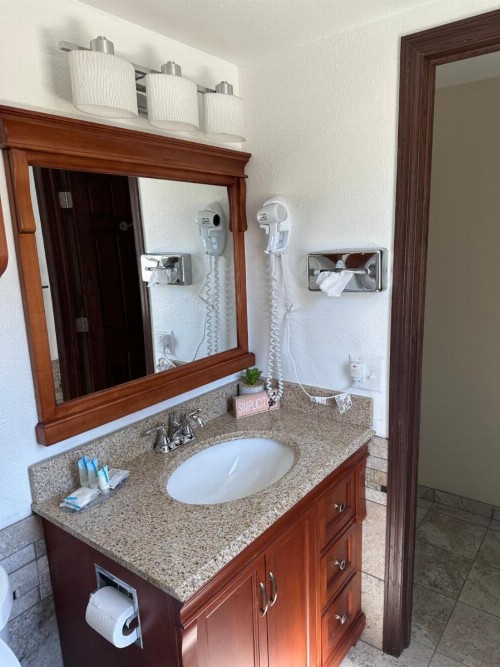 All Star Inn & Suites - image 14