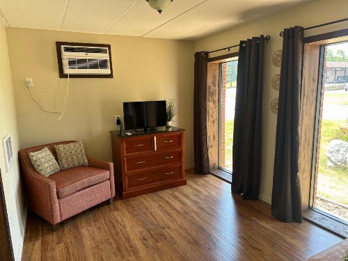 All Star Inn & Suites - image 18