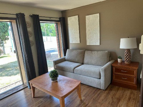 All Star Inn & Suites - image 19