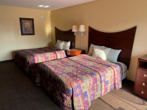 All Star Inn & Suites - image 2