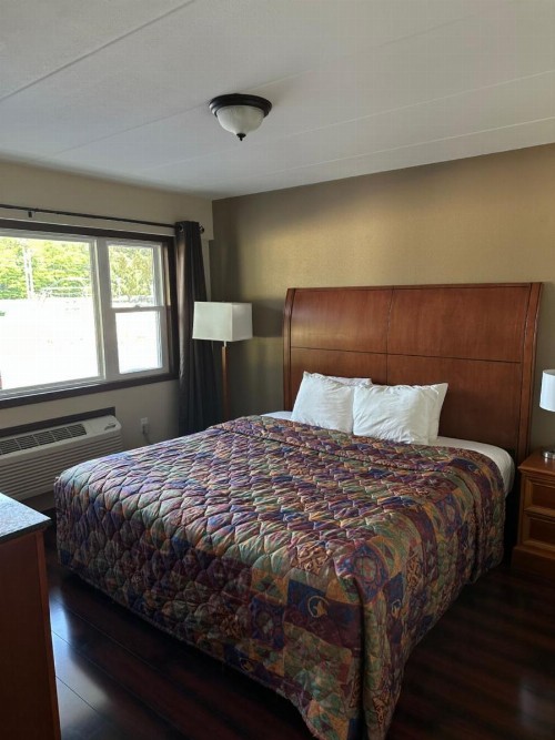 All Star Inn & Suites - image 23