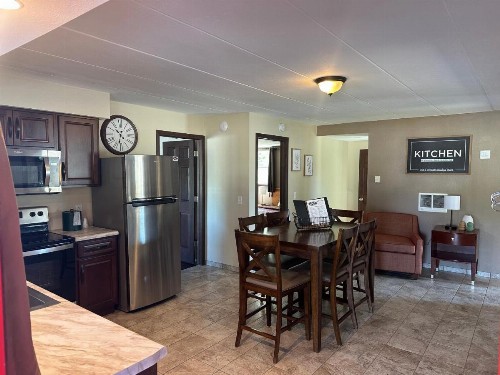 All Star Inn & Suites - image 25