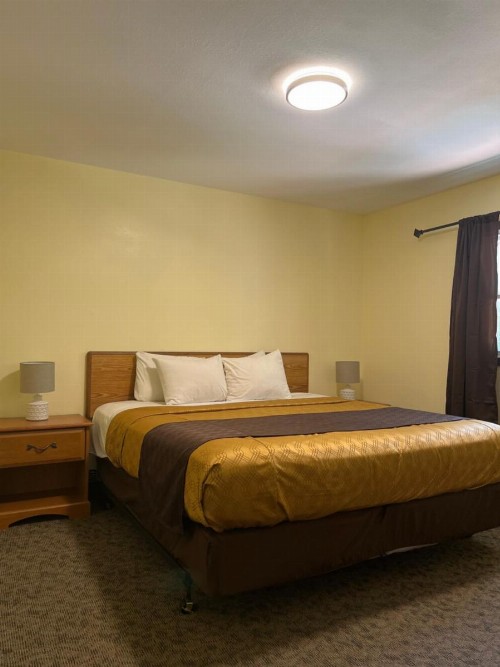 All Star Inn & Suites - image 27