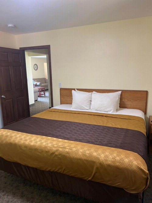 All Star Inn & Suites - image 28