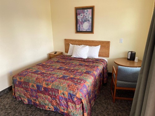 All Star Inn & Suites - image 34
