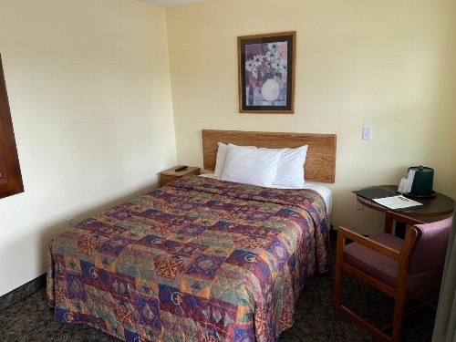 All Star Inn & Suites - image 36