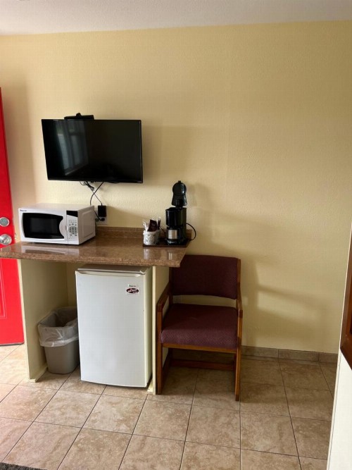 All Star Inn & Suites - image 37