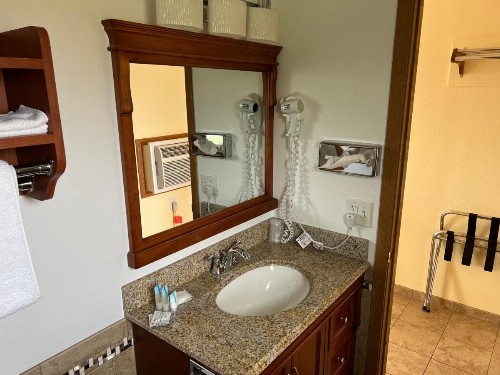 All Star Inn & Suites - image 38