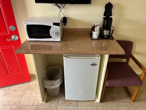 All Star Inn & Suites - image 39