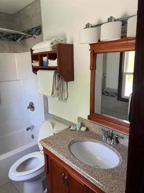 All Star Inn & Suites - image 4