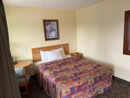 All Star Inn & Suites - image 40