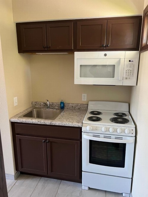 All Star Inn & Suites - image 6