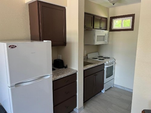 All Star Inn & Suites - image 7
