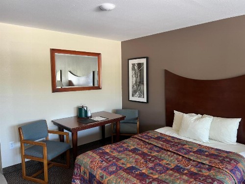 All Star Inn & Suites - image 8