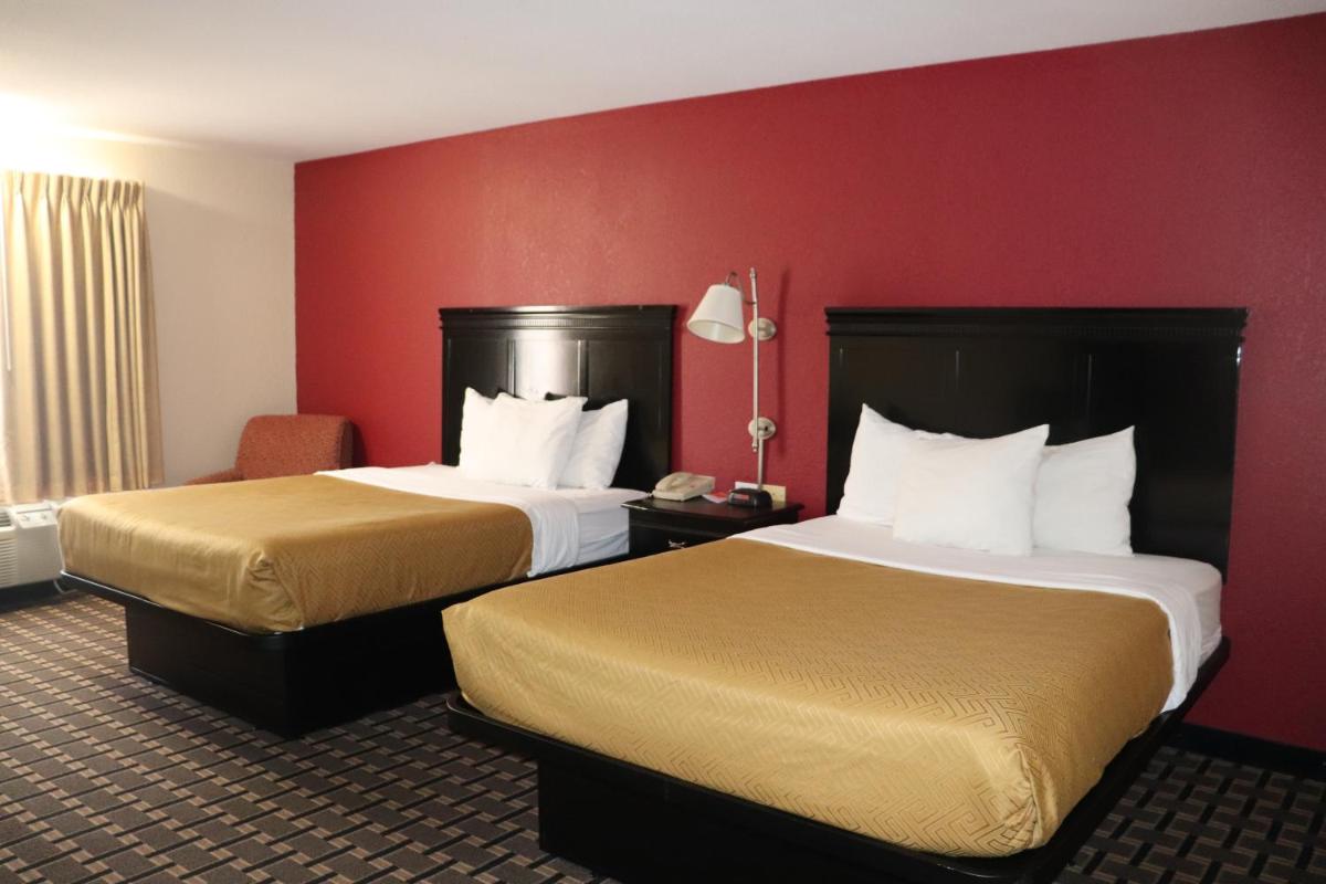 Econo Lodge Inn & Suites - image 2