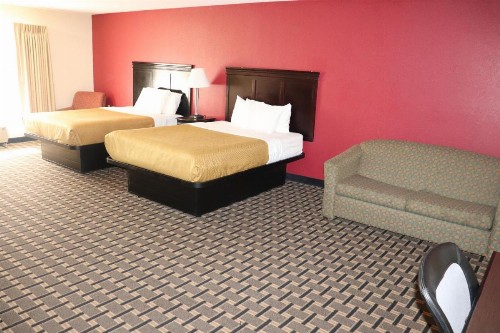 Econo Lodge Inn & Suites - image 23