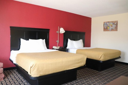 Econo Lodge Inn & Suites - image 25