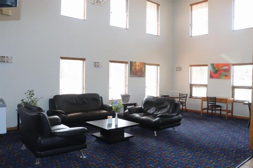 Econo Lodge Inn & Suites - image 38