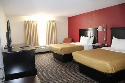 Econo Lodge Inn & Suites - image 48
