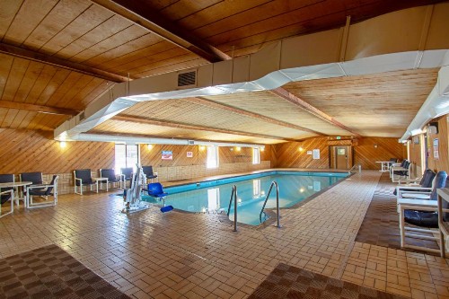 Econo Lodge Inn & Suites - image 49