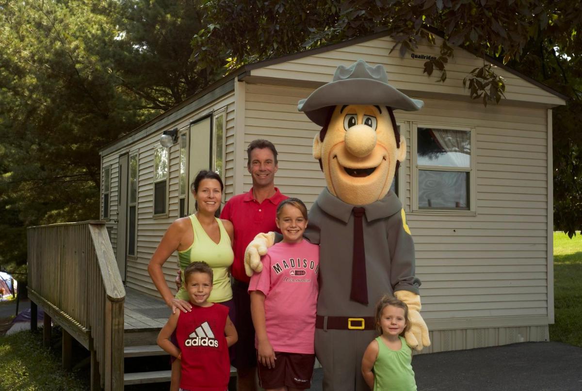 Yogi Bear's Jellystone Park Camp-Resort Wisconsin Dells - image 4