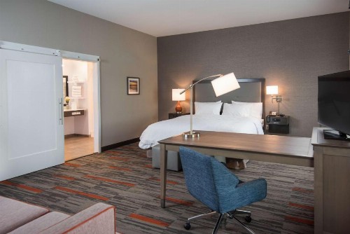Hampton Inn and Suites at Wisconsin Dells Lake Delton - image 10