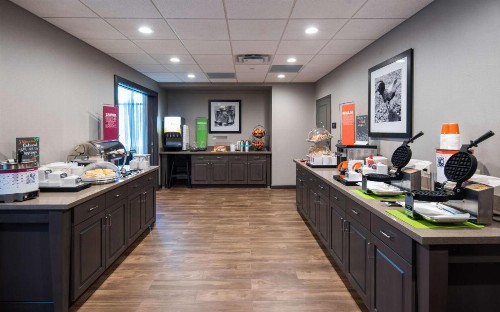 Hampton Inn and Suites at Wisconsin Dells Lake Delton - image 15