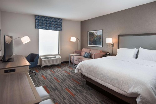 Hampton Inn and Suites at Wisconsin Dells Lake Delton - image 27