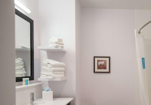 Hampton Inn and Suites at Wisconsin Dells Lake Delton - image 32