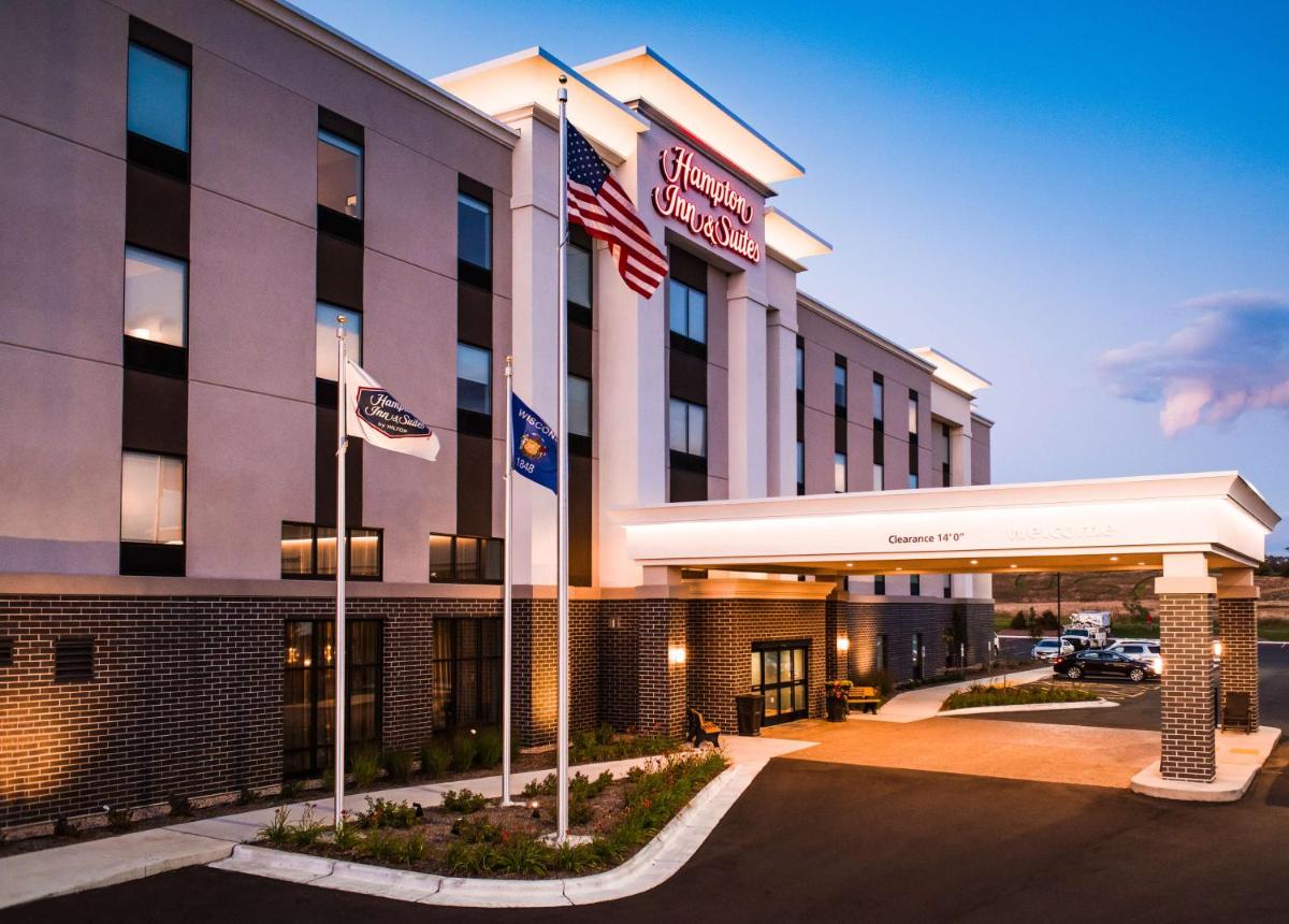 Hampton Inn and Suites at Wisconsin Dells Lake Delton - image 4