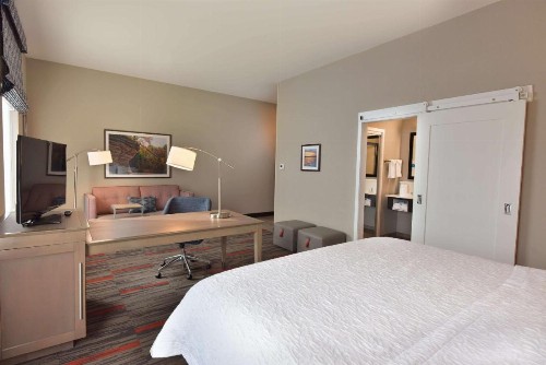 Hampton Inn and Suites at Wisconsin Dells Lake Delton - image 5