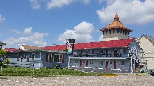 Alpine Motel in heart of Wisconsin Dells downtown. - image 42