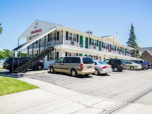 Colonial motel - image 20