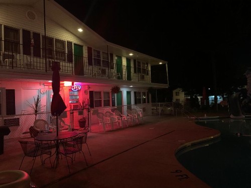Colonial motel - image 9