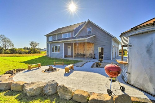 Luxe Lakefront Wisconsin Dells Home with Private Dock - image 3