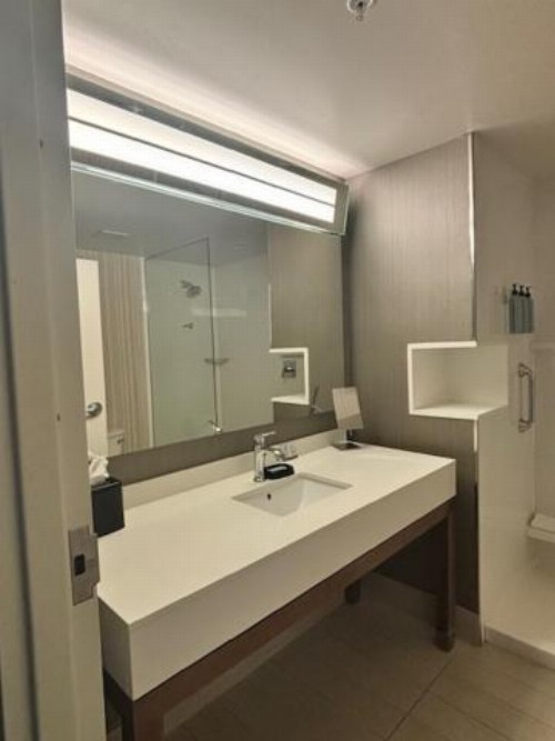 Courtyard by Marriott Deptford - image 4