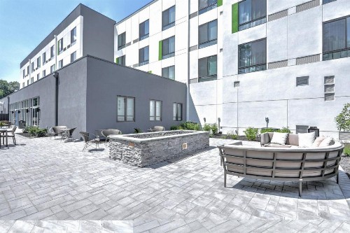 Courtyard by Marriott Deptford - image 8