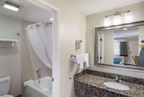 Best Western Woodland Hills - image 26