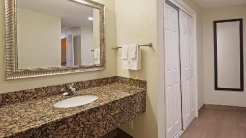 Best Western Woodland Hills - image 33