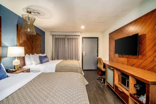 818 Hotel + Pool Ascend Hotel Collection by Choice - image 11