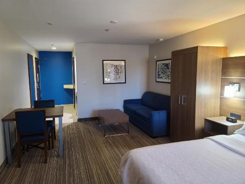 Holiday Inn Express Hotel & Suites Woodland Hills an IHG Hotel - image 19