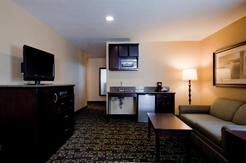 Holiday Inn Express Hotel & Suites Woodland Hills an IHG Hotel - image 30
